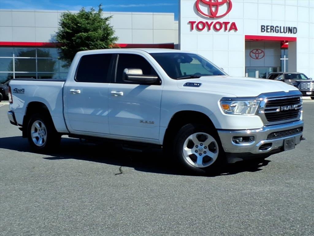 2019 RAM 1500 Big Horn/Lone Star 4x4 Crew Cab 5'7's photo