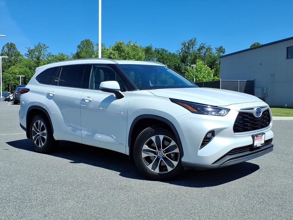 Used 2022 Toyota Highlander Hybrid Hybrid XLE Sport Utility