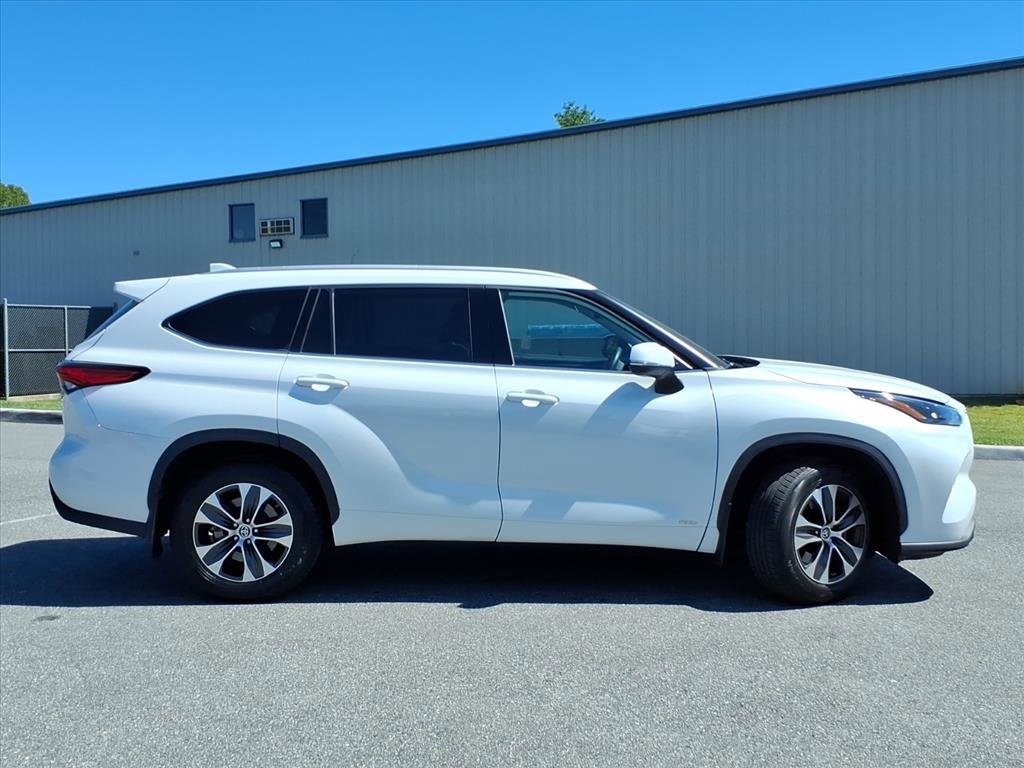 Used 2022 Toyota Highlander Hybrid Hybrid XLE Sport Utility
