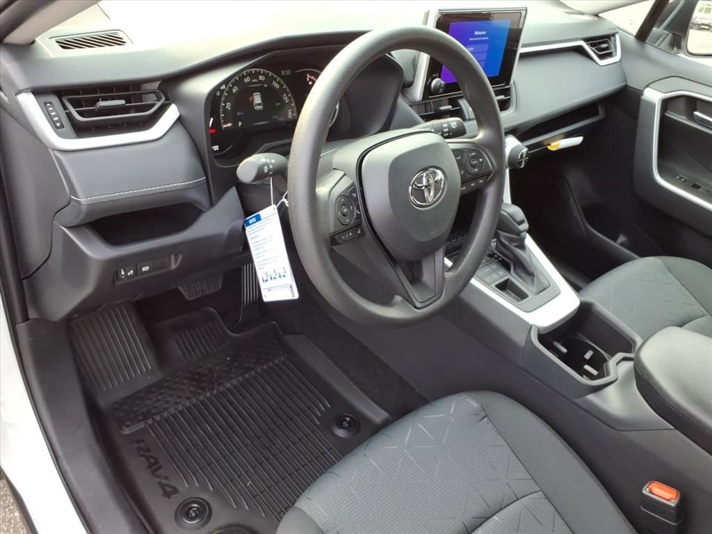 2025 Toyota RAV4 XLE photo 3
