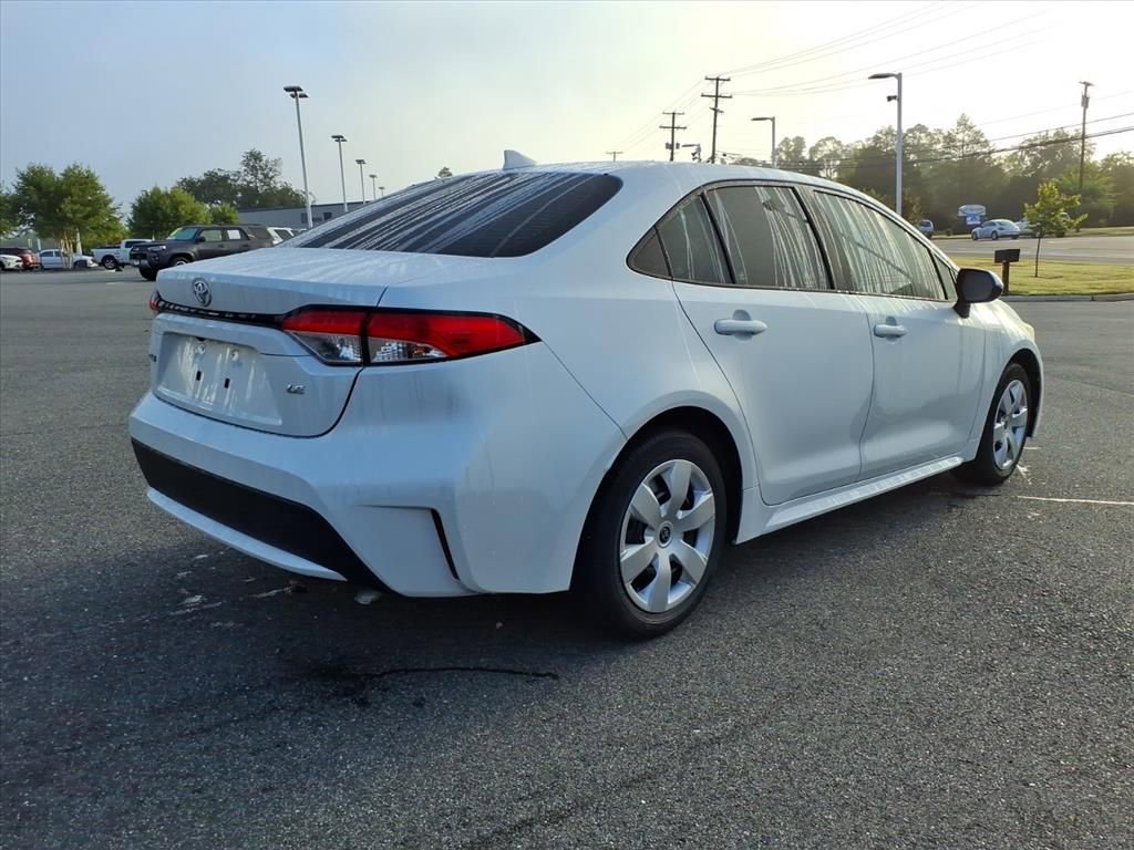 2022 Toyota Corolla LE photo 3