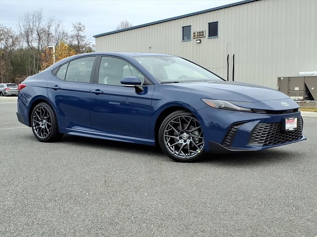 2025 Toyota Camry Hybrid SE photo 2