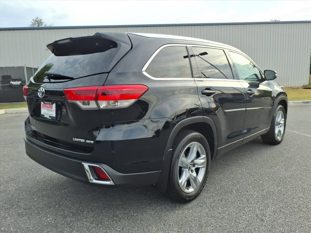 2017 Toyota Highlander Limited photo 2