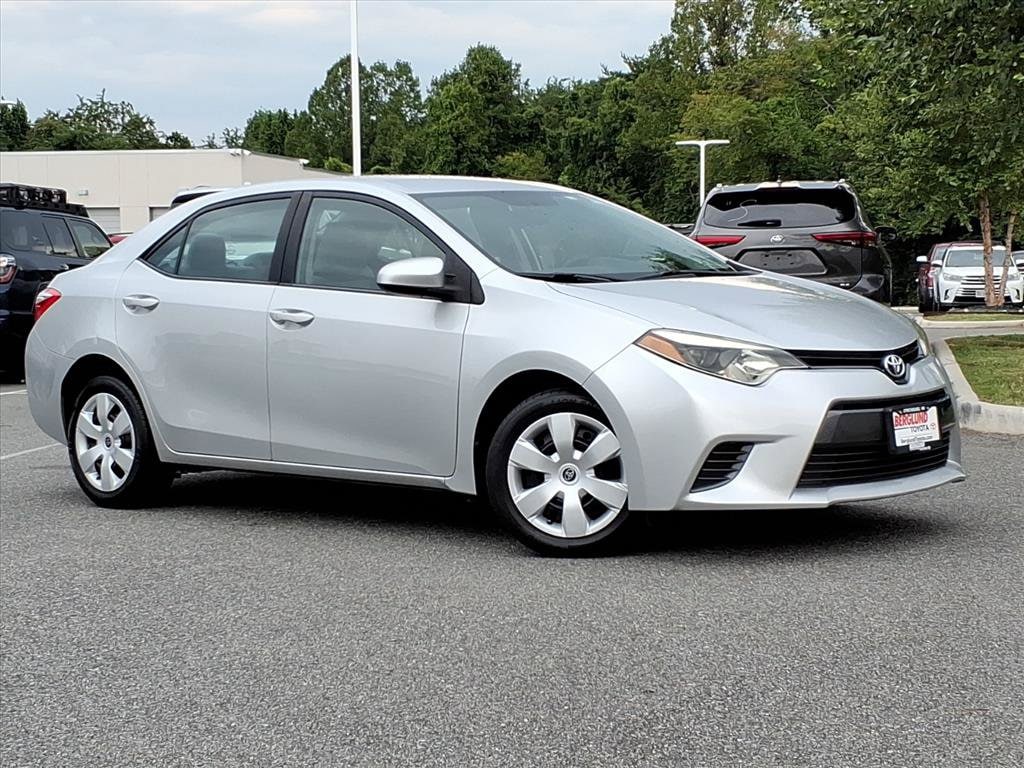 Used 2015 Toyota Corolla LE with VIN 5YFBURHE8FP328430 for sale in Lynchburg, VA