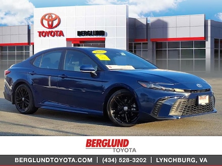 2025 Toyota Camry Hybrid SE Sedan