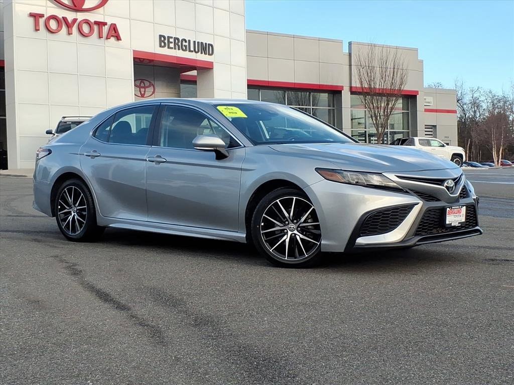 Used 2024 Toyota Camry SE Sedan