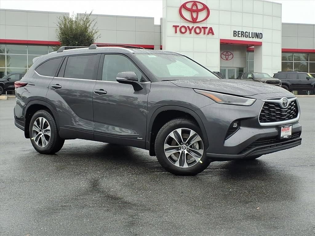 New 2025 Toyota Highlander Hybrid XLE SUV