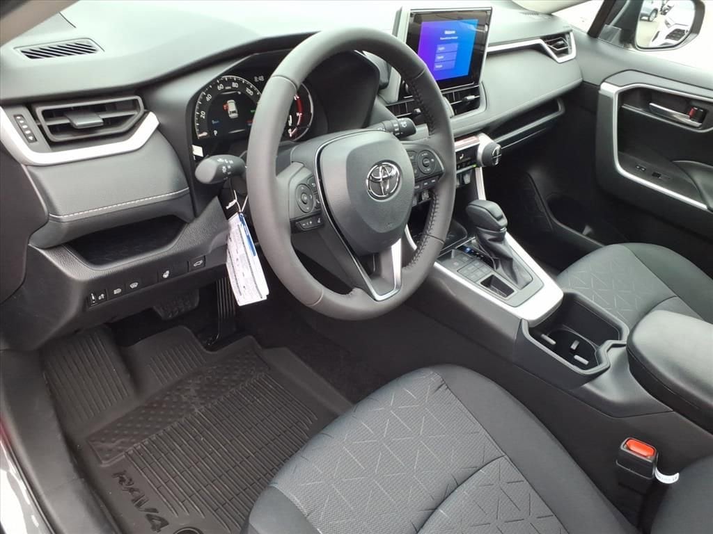 New 2025 Toyota RAV4 XLE SUV