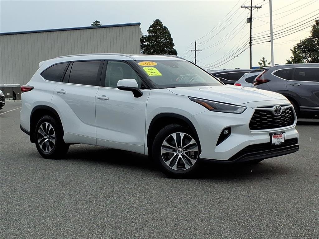 Used 2023 Toyota Highlander XLE Sport Utility