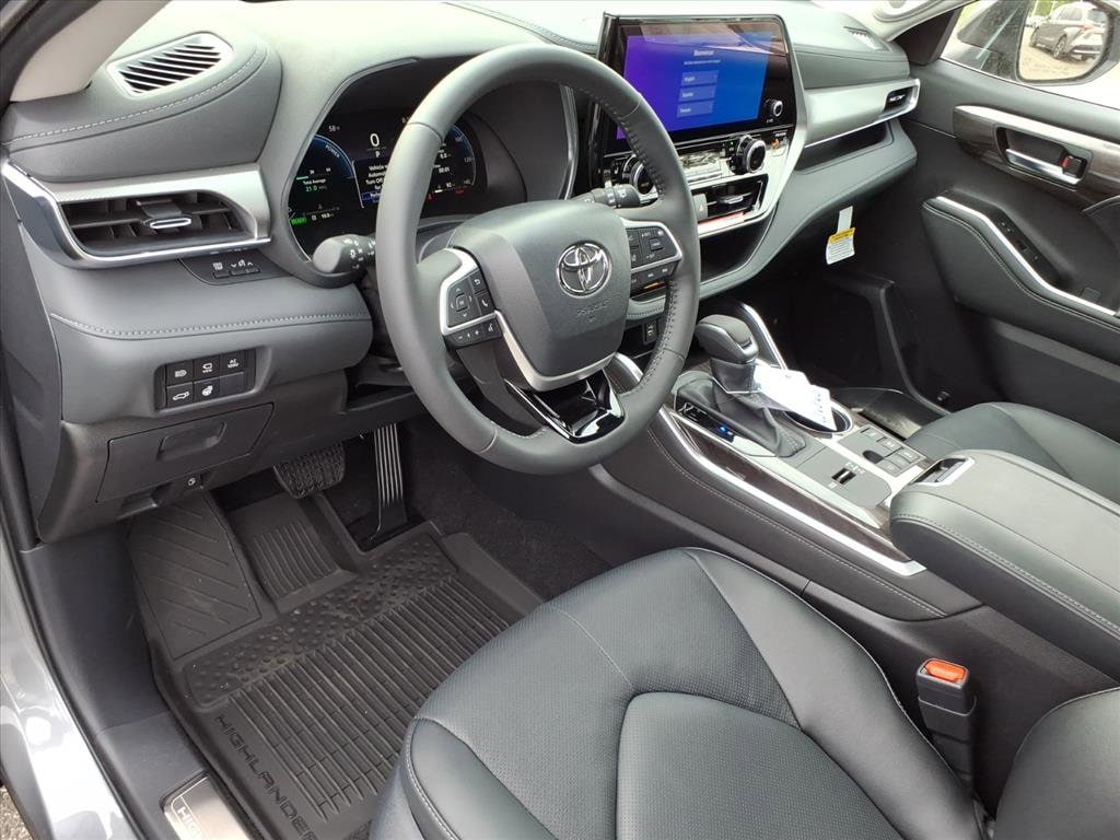 New 2026 Toyota Highlander Hybrid Platinum SUV