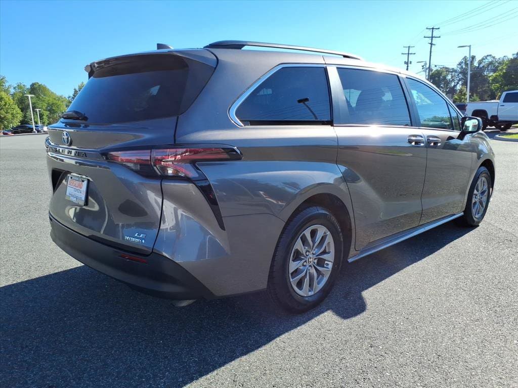 Used 2022 Toyota Sienna LE Passenger Van