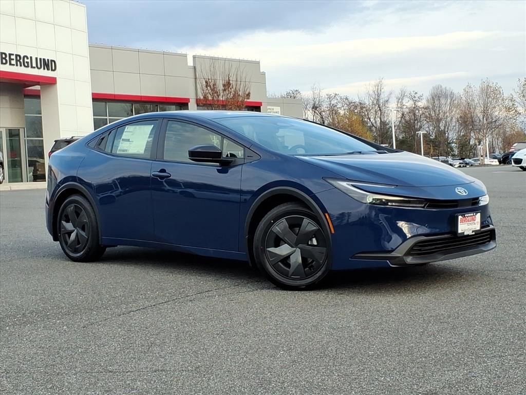 2026 Toyota Prius LE photo 2