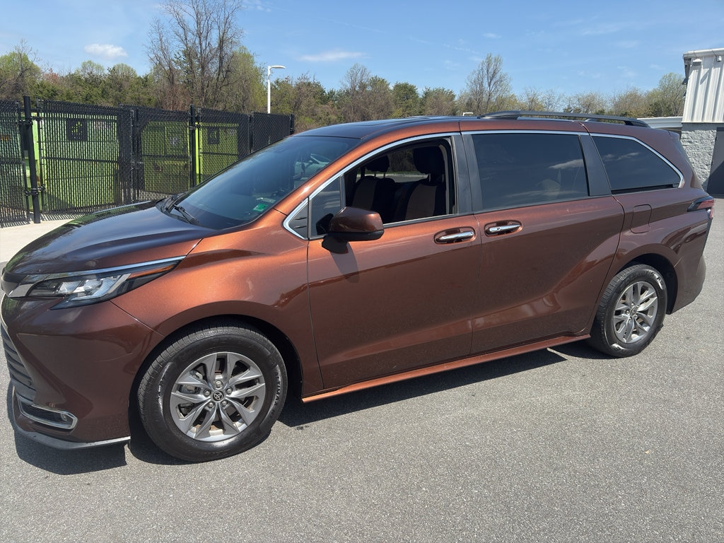 Used 2022 Toyota Sienna XLE Passenger Van