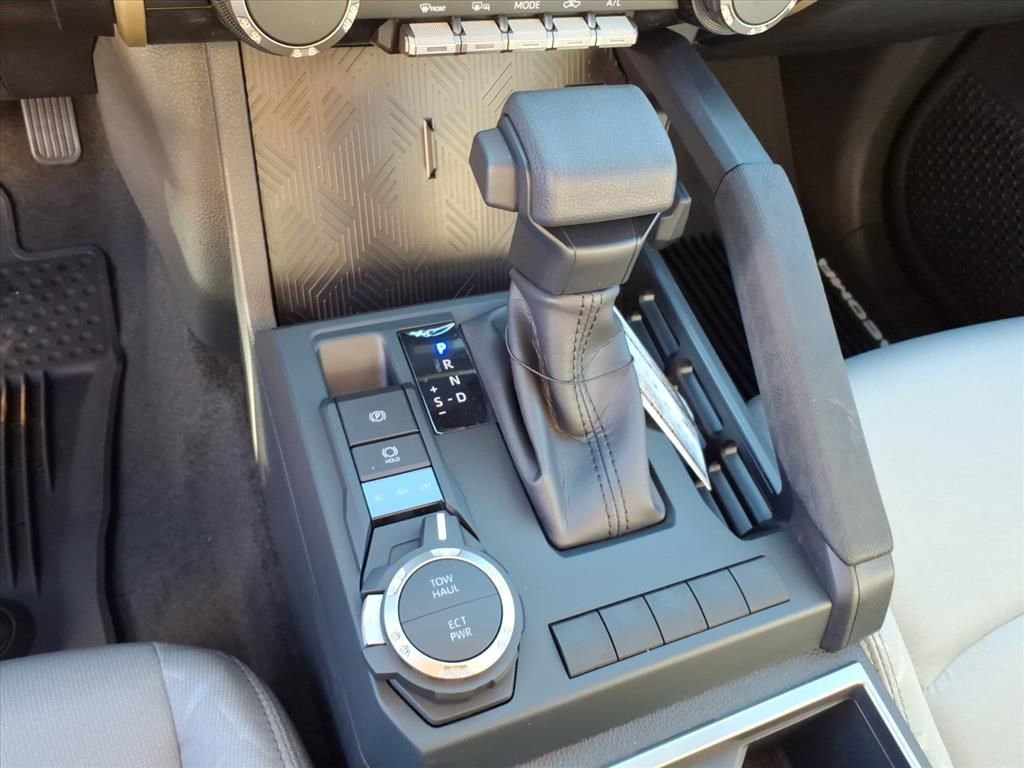 2025 Toyota Tacoma SR5 - Photo 16