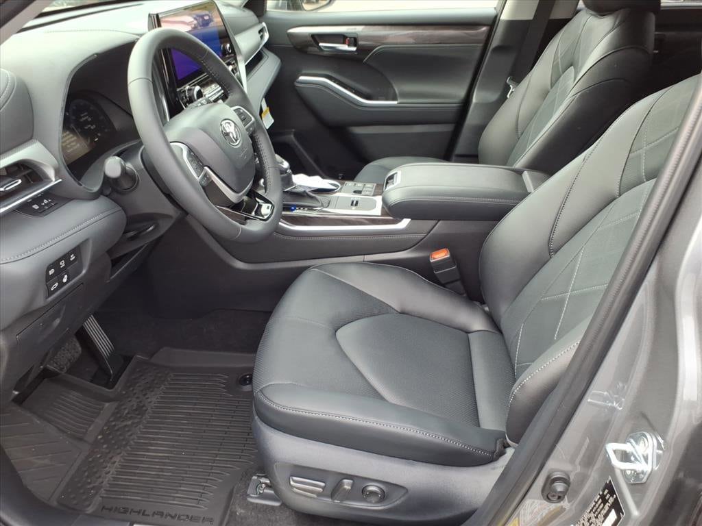 New 2026 Toyota Highlander Hybrid Platinum SUV