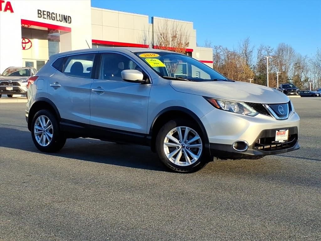 Used 2019 Nissan Rogue Sport S with VIN JN1BJ1CR1KW321134 for sale in Lynchburg, VA