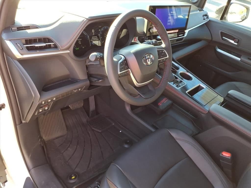 New 2025 Toyota Sienna XSE Van Passenger Van