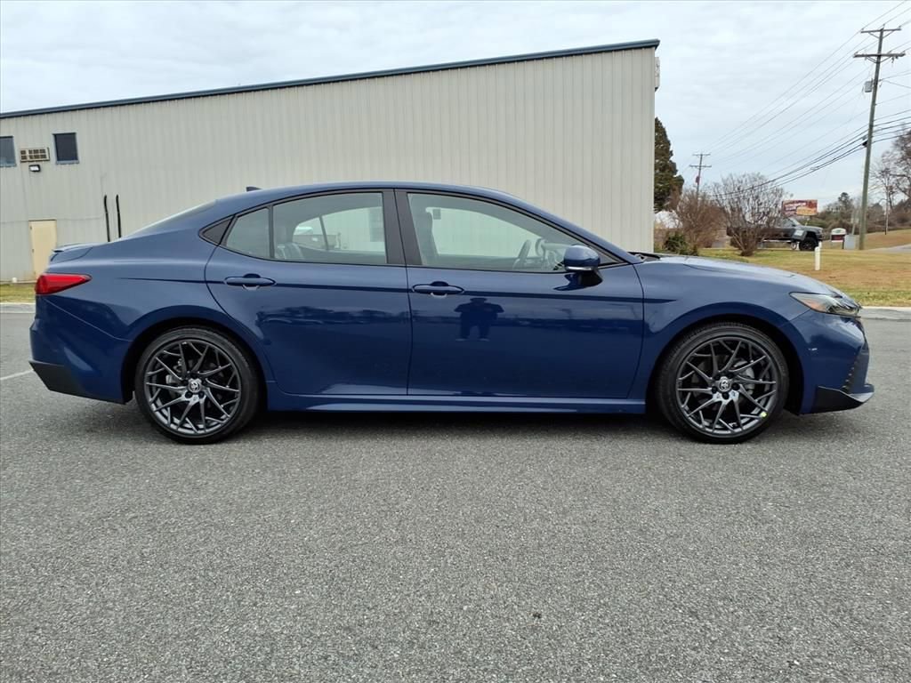 2025 Toyota Camry Hybrid SE photo 2