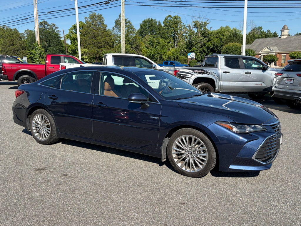 2020 Toyota Avalon Limited Hybrid's photo