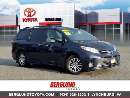 2019 Toyota Sienna XLE Passenger Van