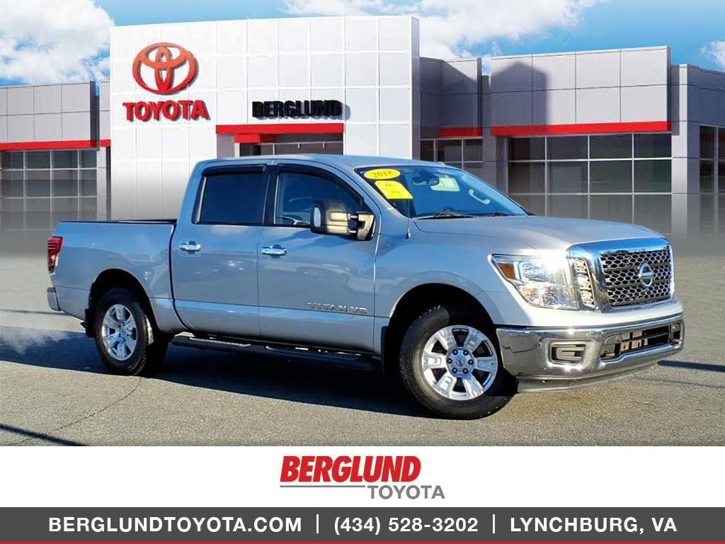 2018 Nissan Titan SV's photo