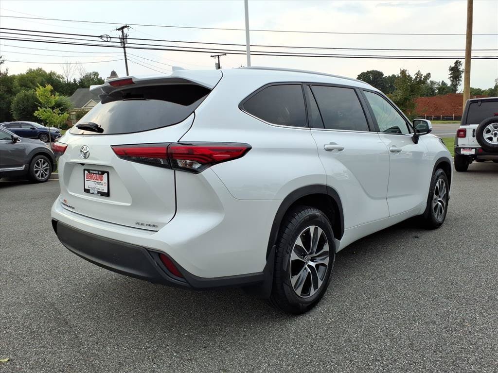 Used 2023 Toyota Highlander XLE Sport Utility