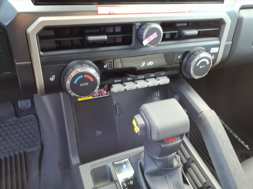 2025 Toyota Tacoma TRD Off Road - Photo 14