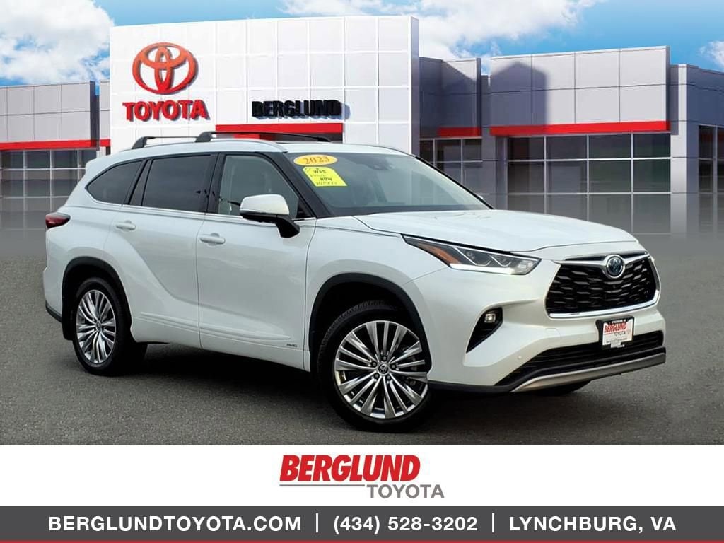 2023 Toyota Highlander Platinum's photo