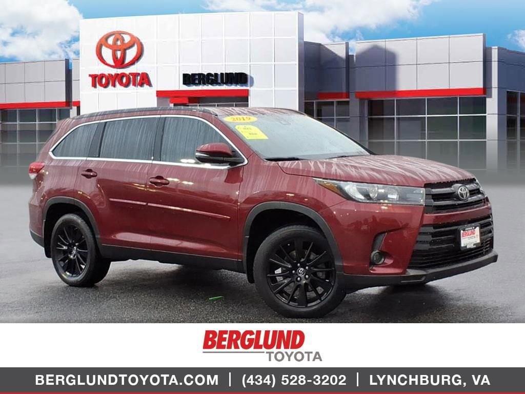 Used 2019 Toyota Highlander SE Sport Utility