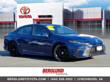2025 Toyota Camry Hybrid SE Sedan