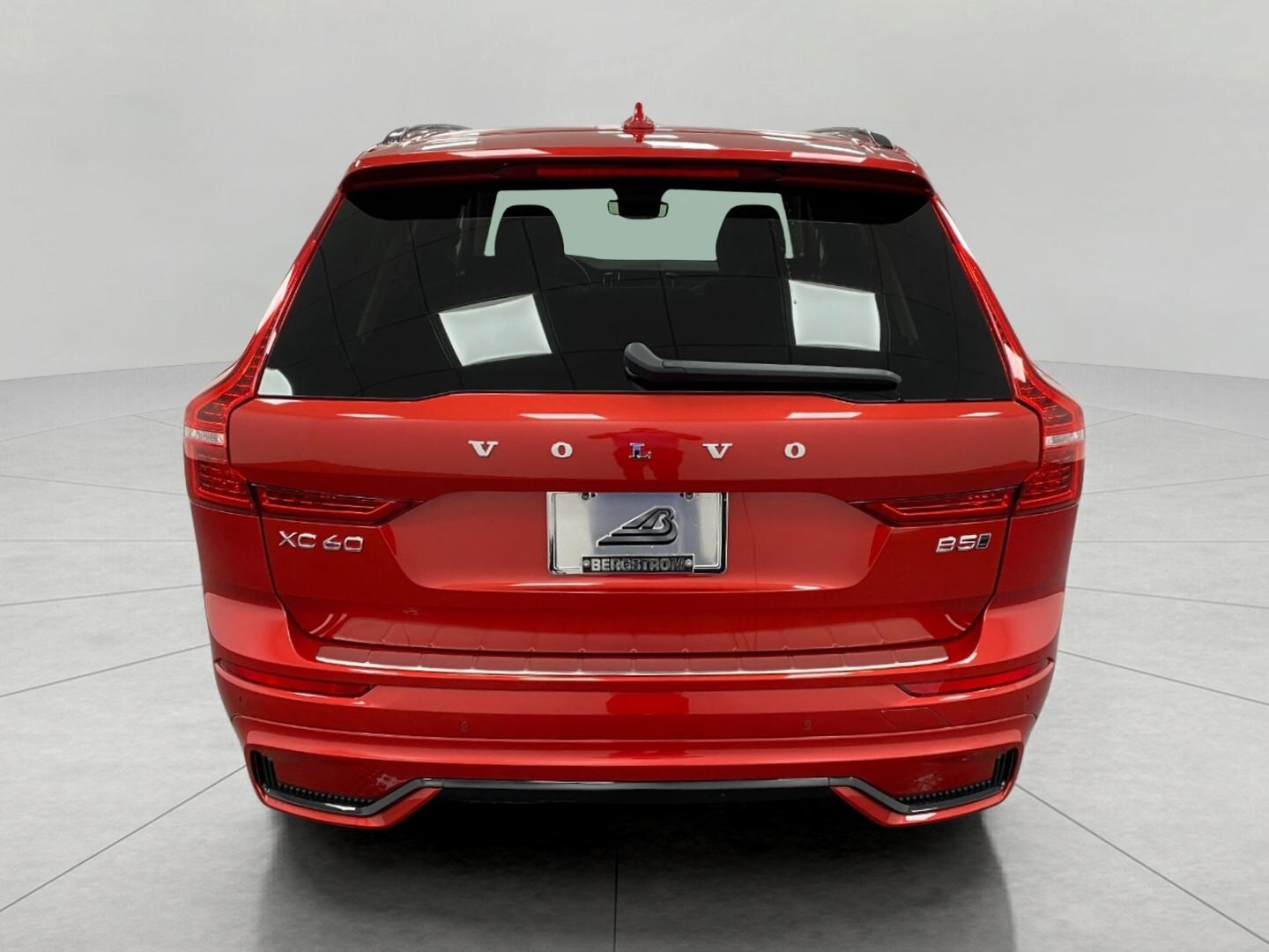 2025 Volvo XC60 B5 Plus photo 4