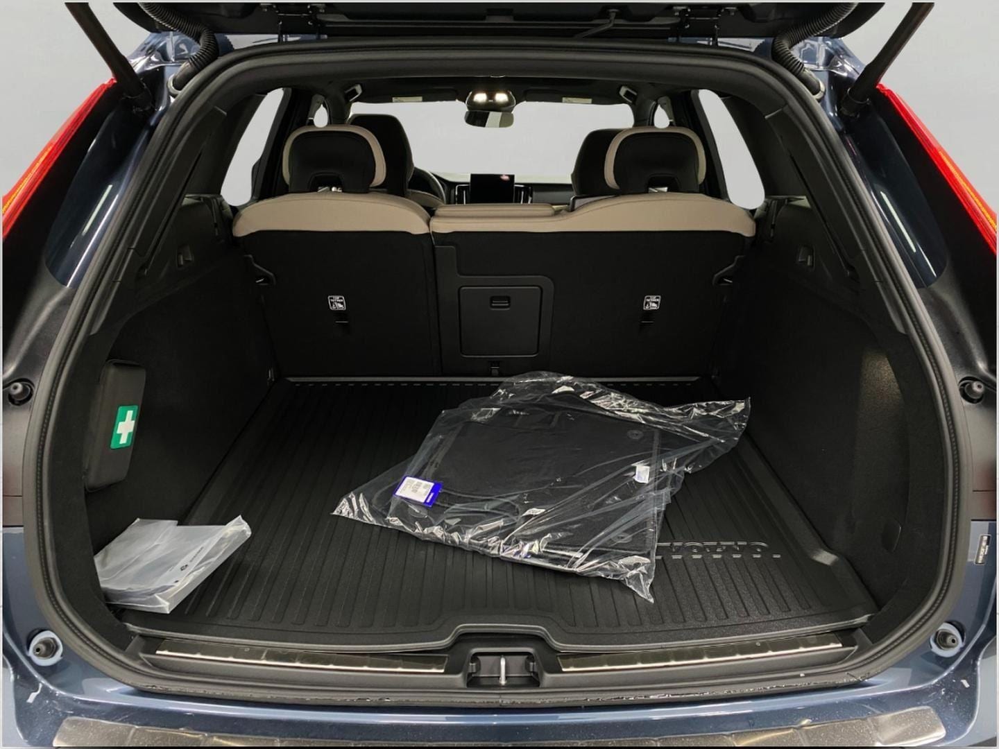 2026 Volvo XC60 Plus - Photo 40