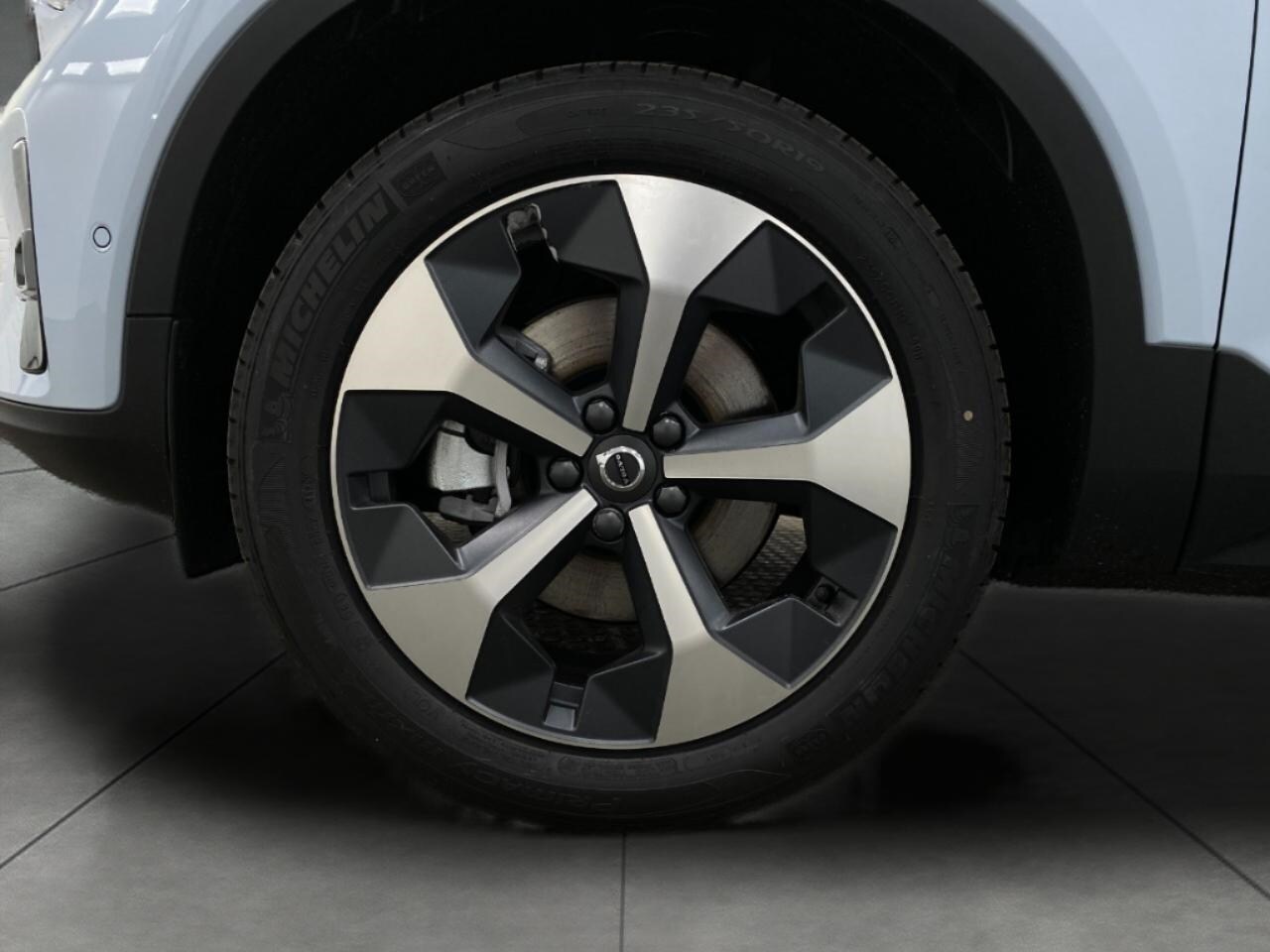 2026 Volvo XC40 Plus - Photo 12