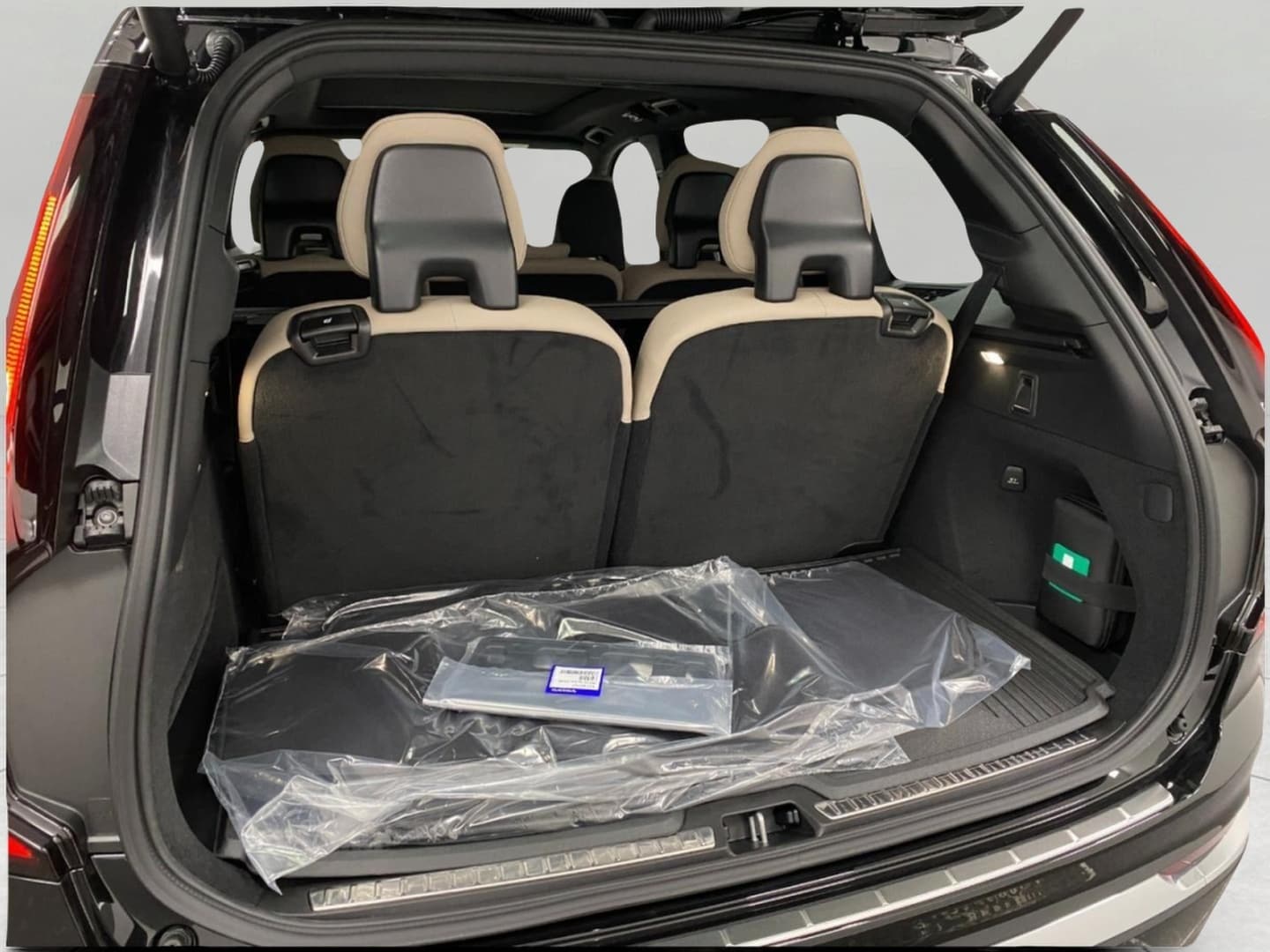 2026 Volvo XC90 Plus - Photo 40
