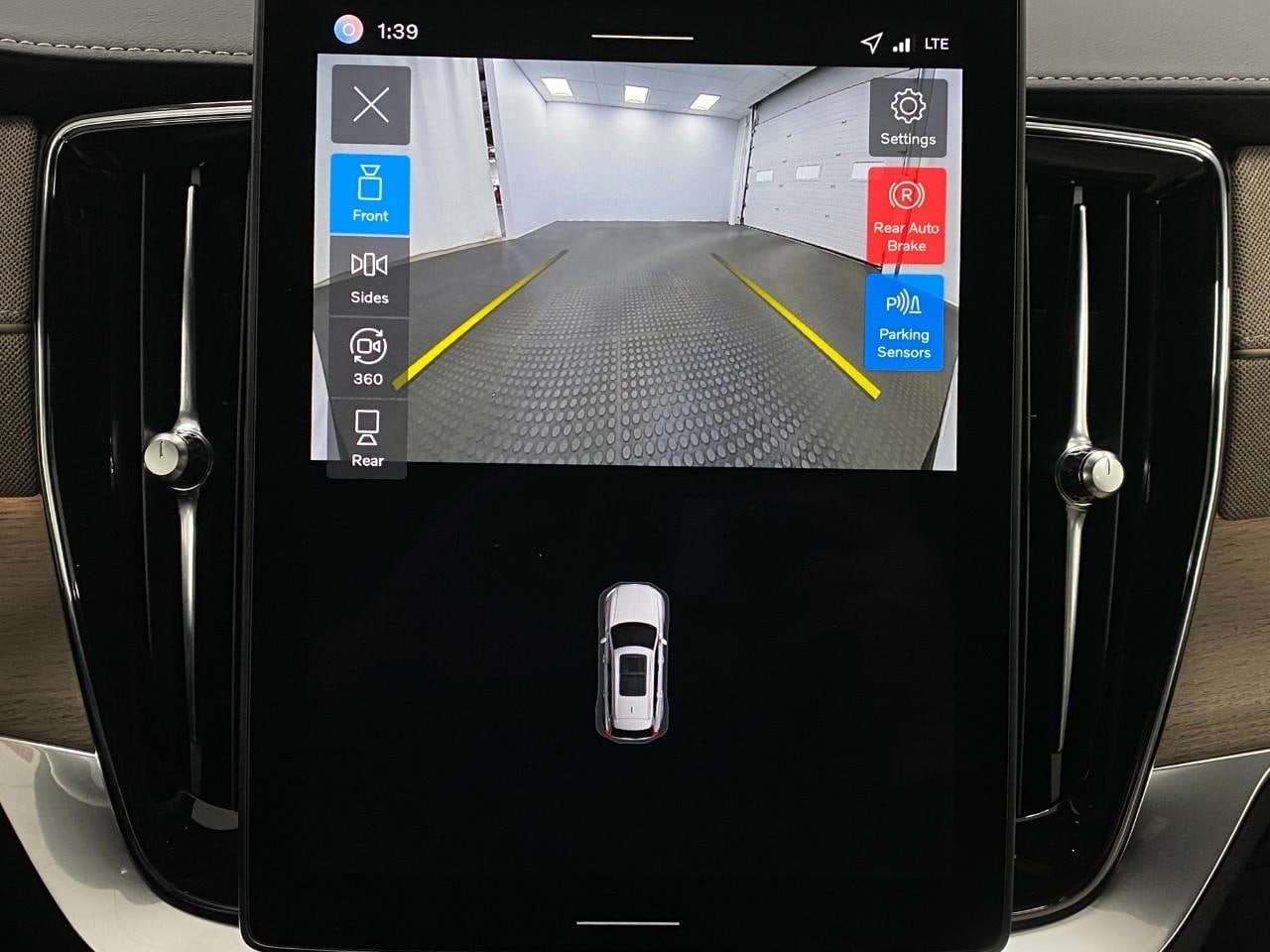 2026 Volvo XC90 Plus - Photo 24