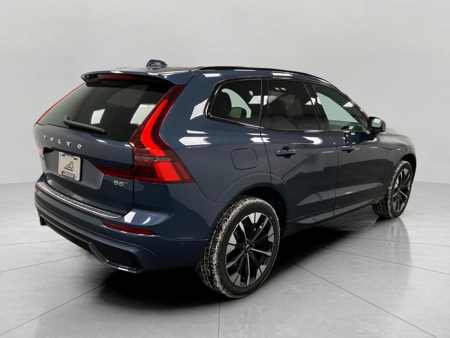2026 Volvo XC60 Plus - Photo 38