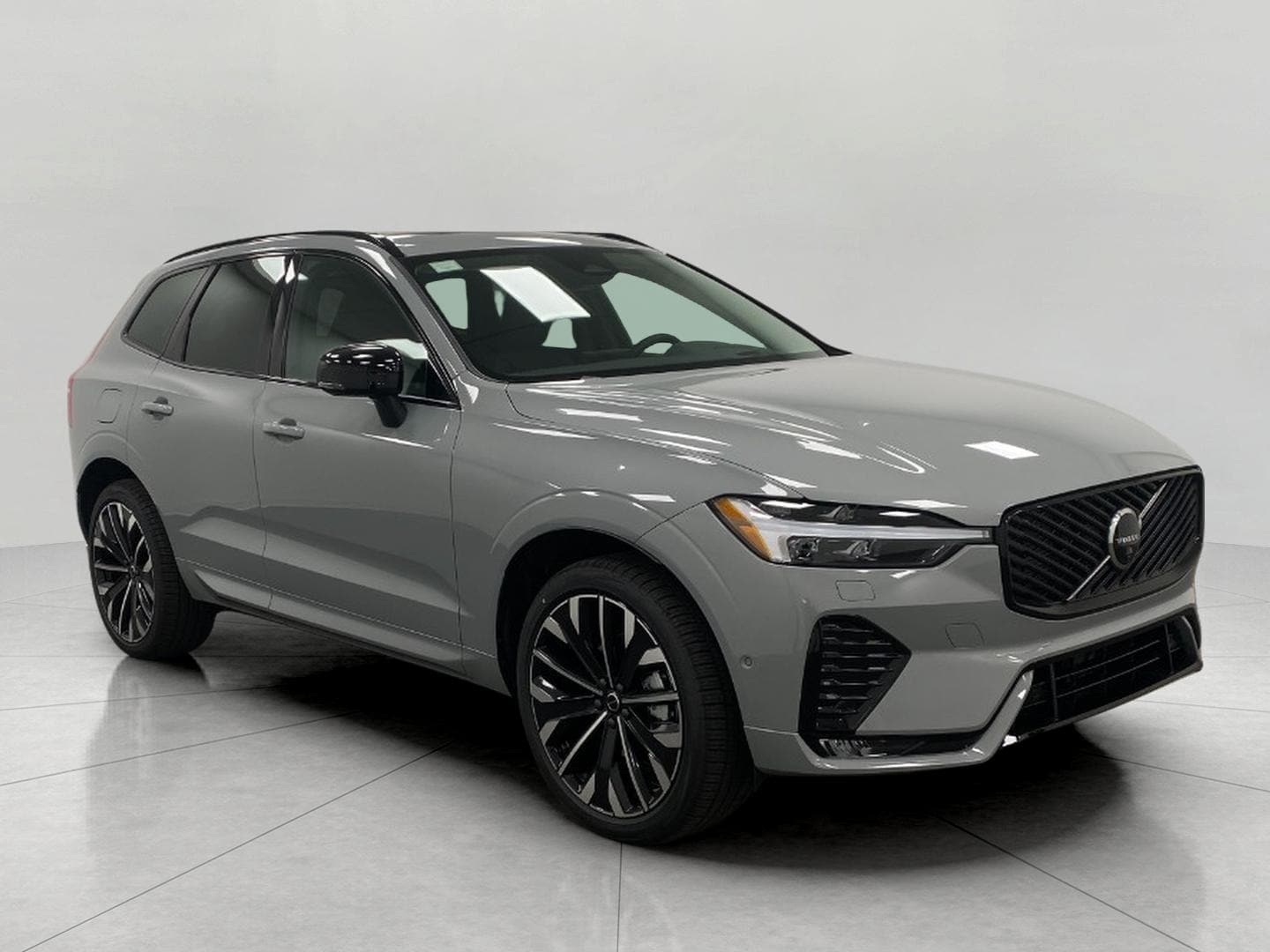 2026 Volvo XC60 B5 Ultra Dark AWD's photo