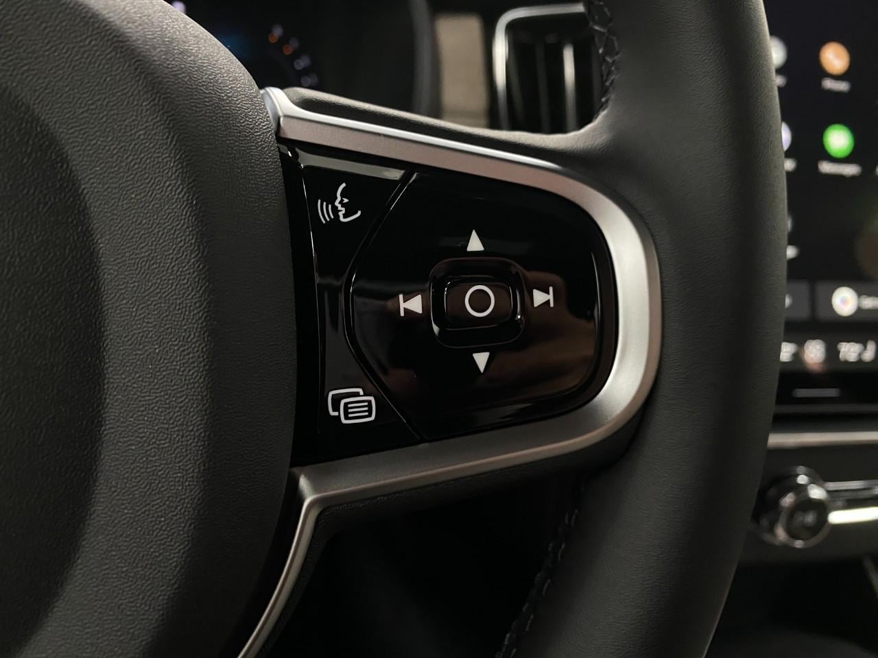 2026 Volvo XC90 Plus - Photo 16
