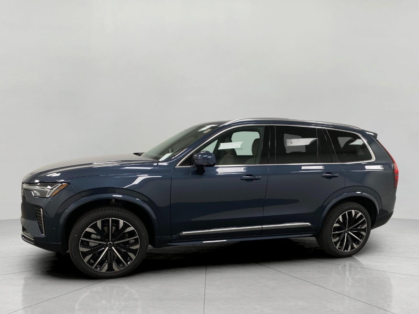 2026 Volvo XC90 Plus - Photo 8