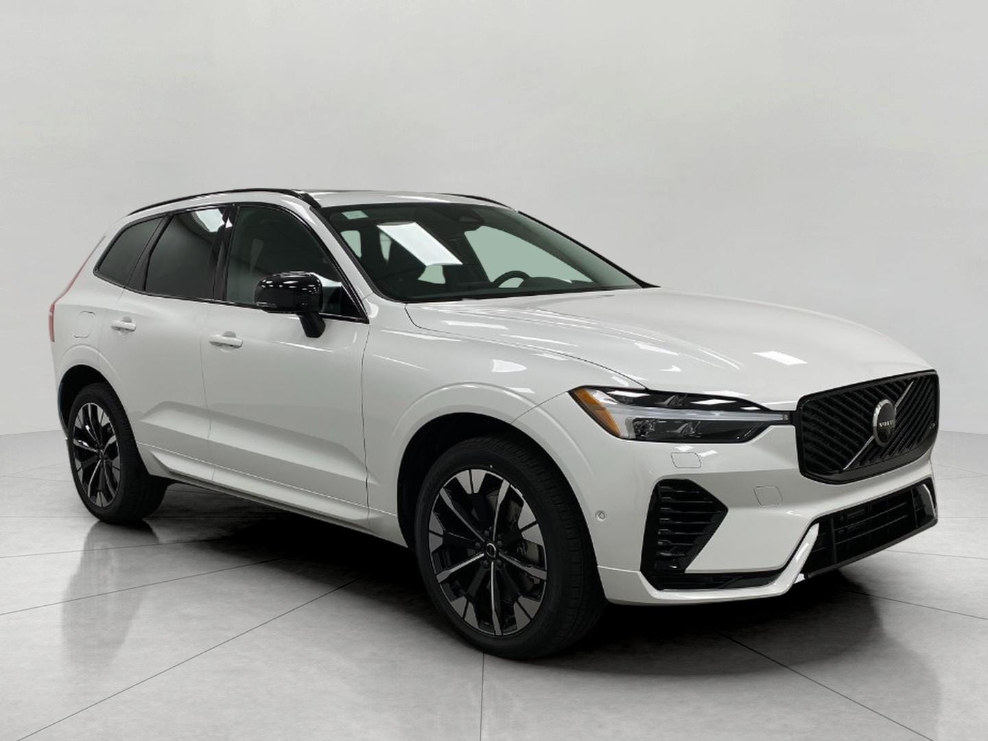 2026 Volvo XC60 T8 Plus Dark AWD's photo