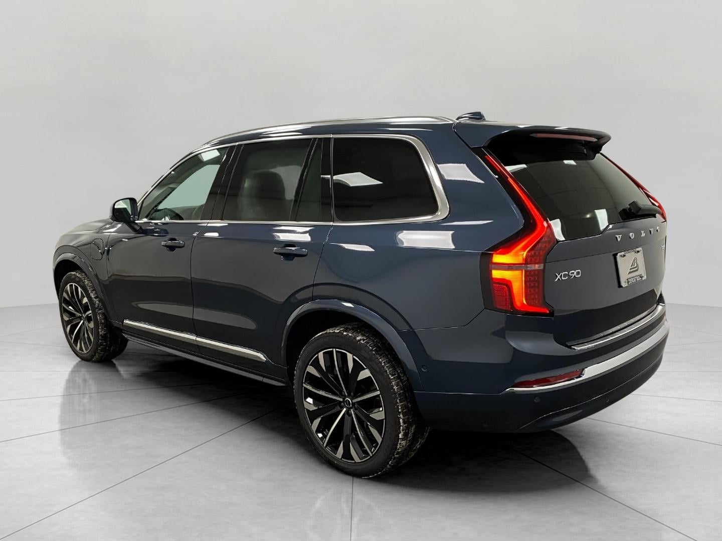 2026 Volvo XC90 Plus - Photo 7