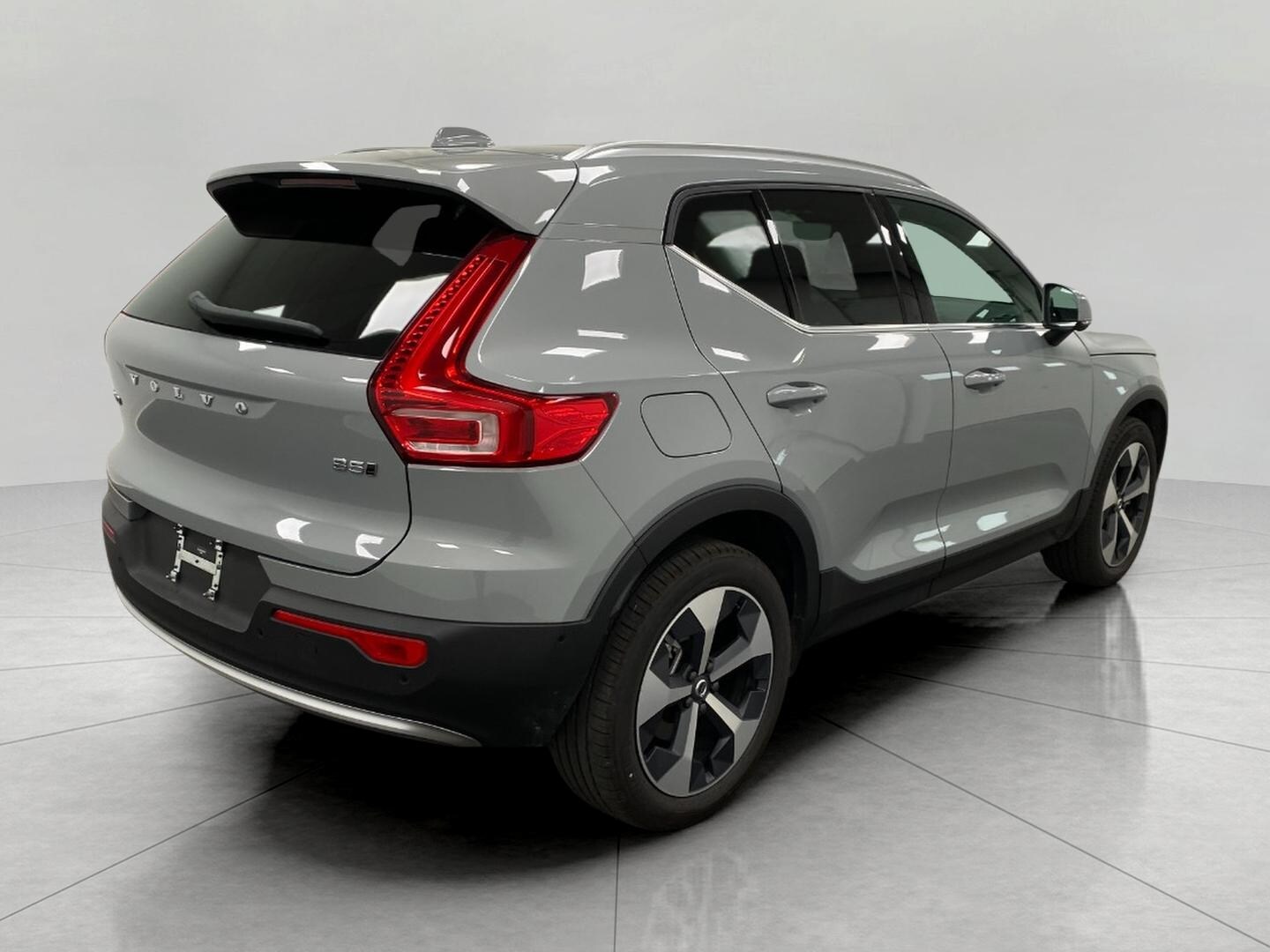 2025 Volvo XC40 AWD Plus photo 3