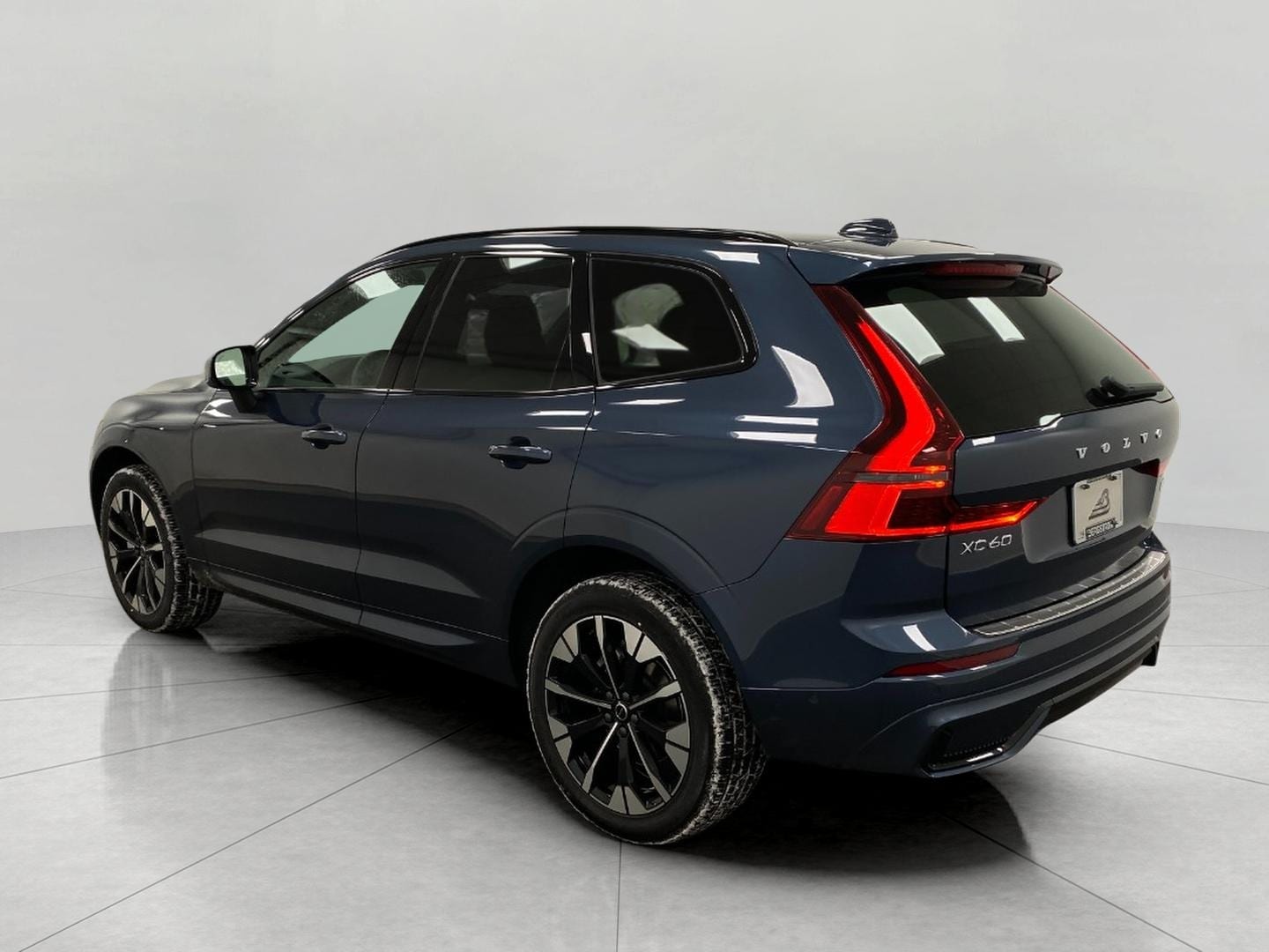 2026 Volvo XC60 Plus - Photo 7