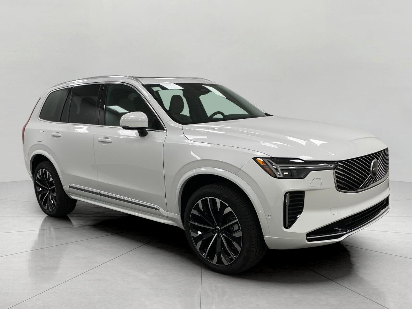 2026 Volvo XC90 Plus's photo