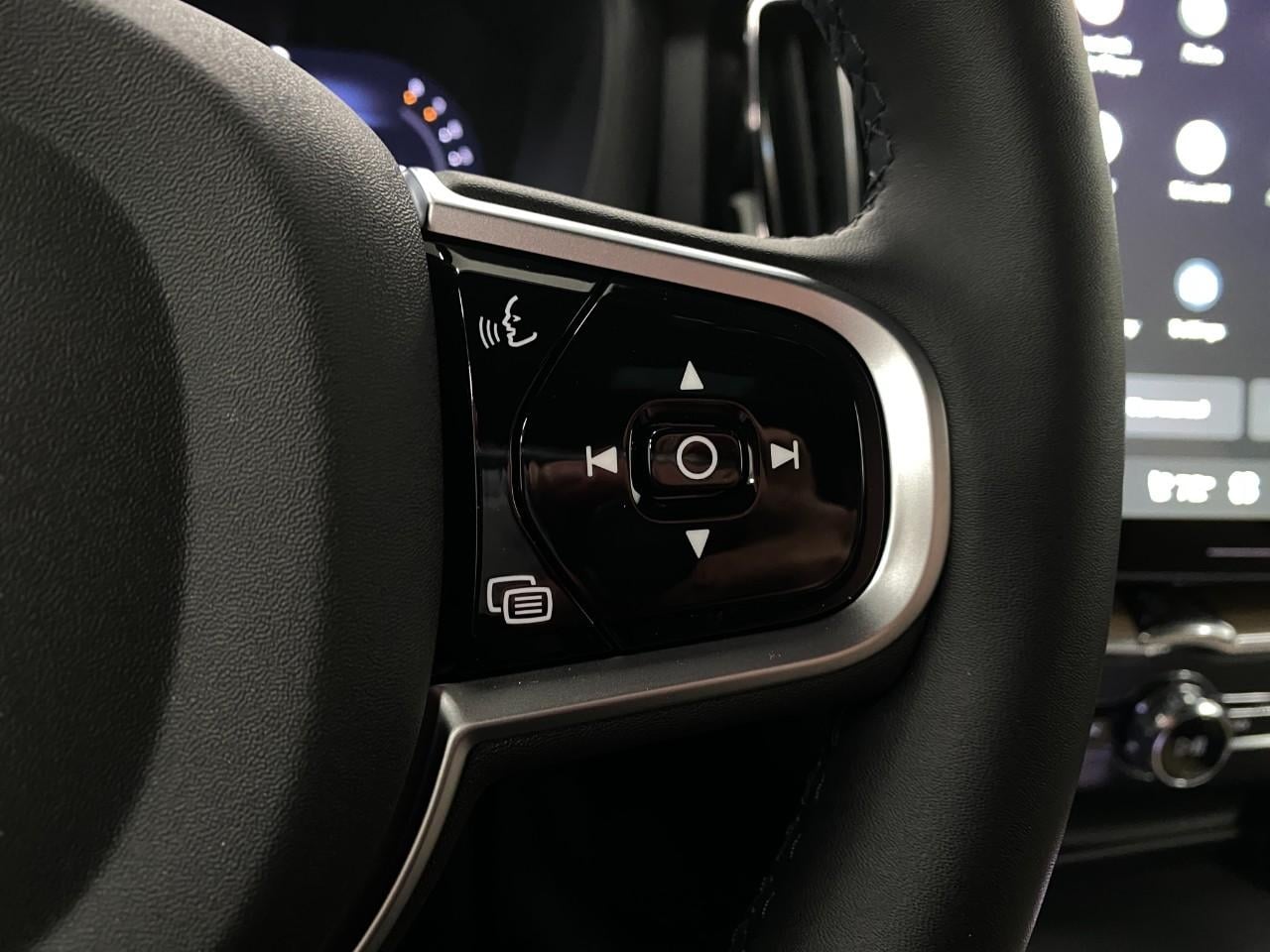 2026 Volvo XC60 Plus - Photo 16