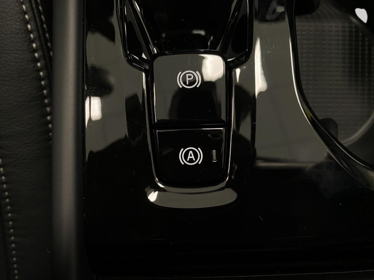 2026 Volvo XC40 Plus - Photo 28