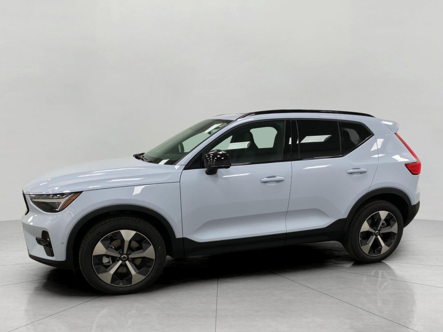 2026 Volvo XC40 Plus - Photo 8