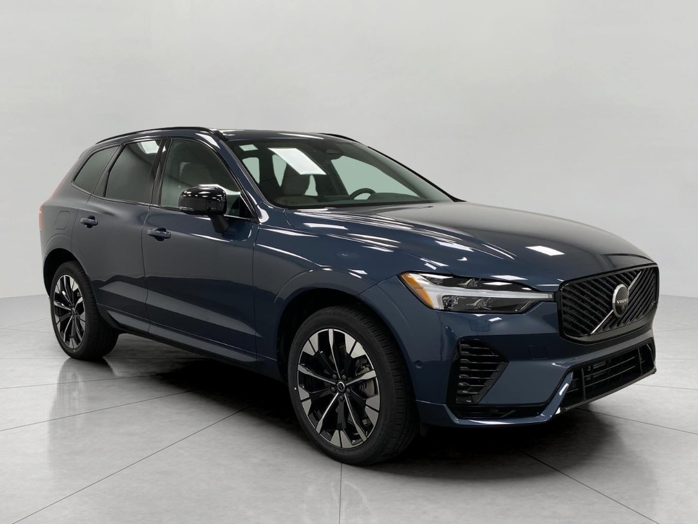 2026 Volvo XC60 T8 Plus Dark AWD's photo