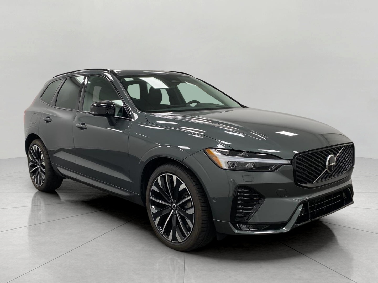 2026 Volvo XC60 B5 Ultra Dark AWD's photo