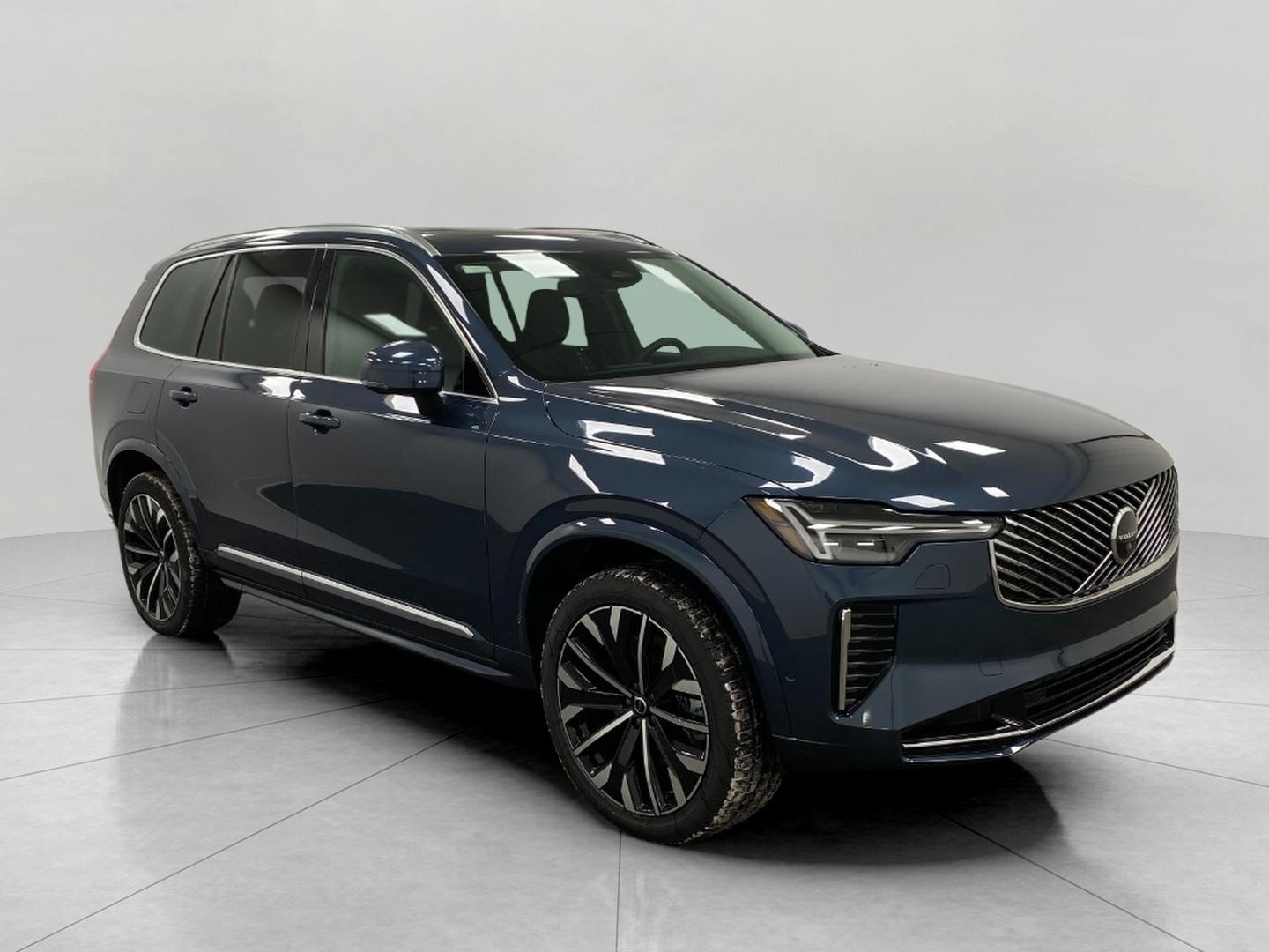 2026 Volvo XC90 Plus's photo